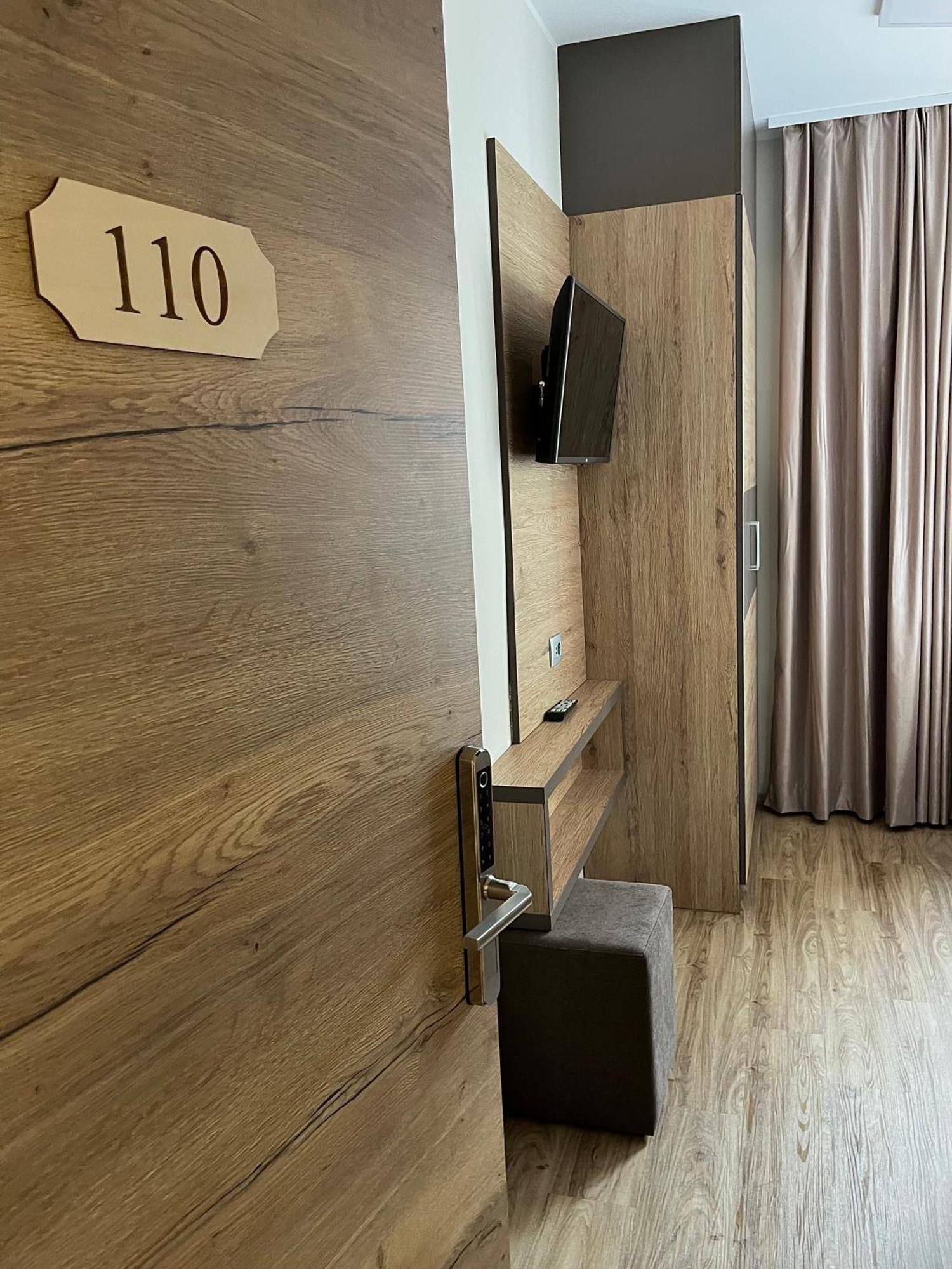 Hotel Roskar Potony Kültér fotó